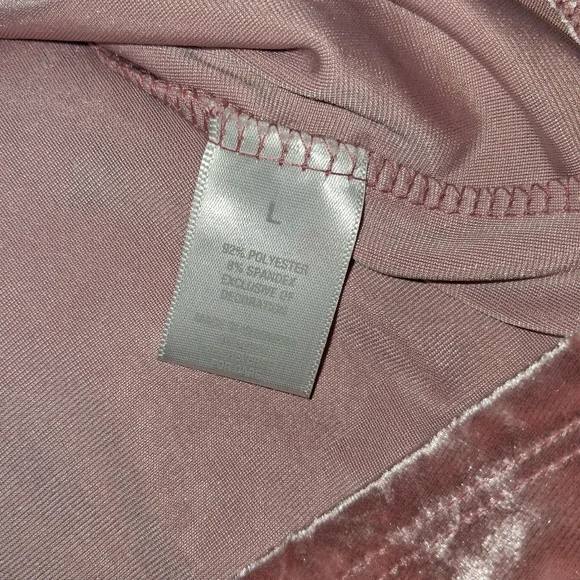 Chic Velvet Women's Blouse in Rose by Westport 1962 - Picture 6 of 8